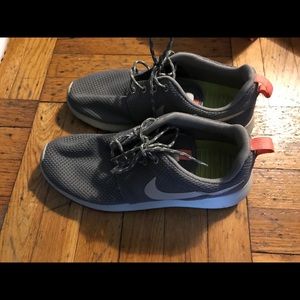 Nike Roshe ✔️ used but in good condition!